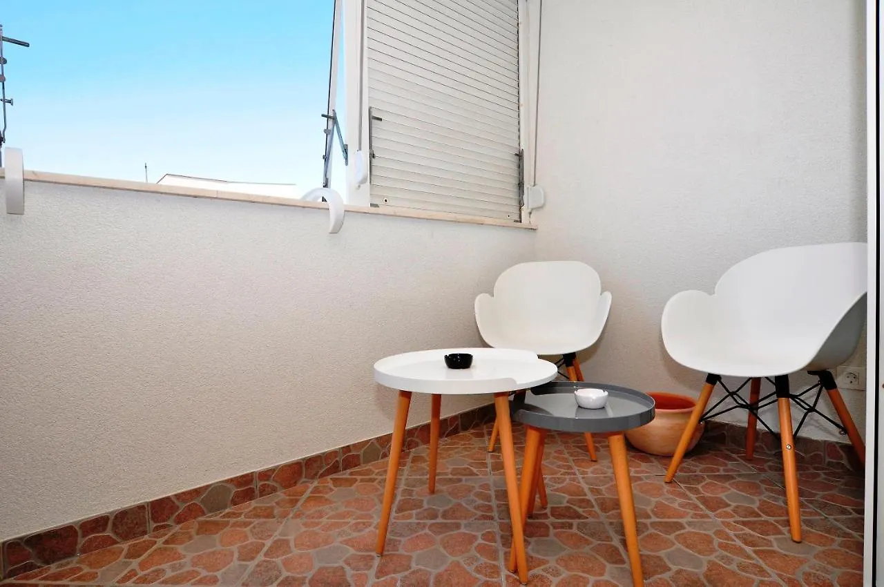 Apartment Nesh Split